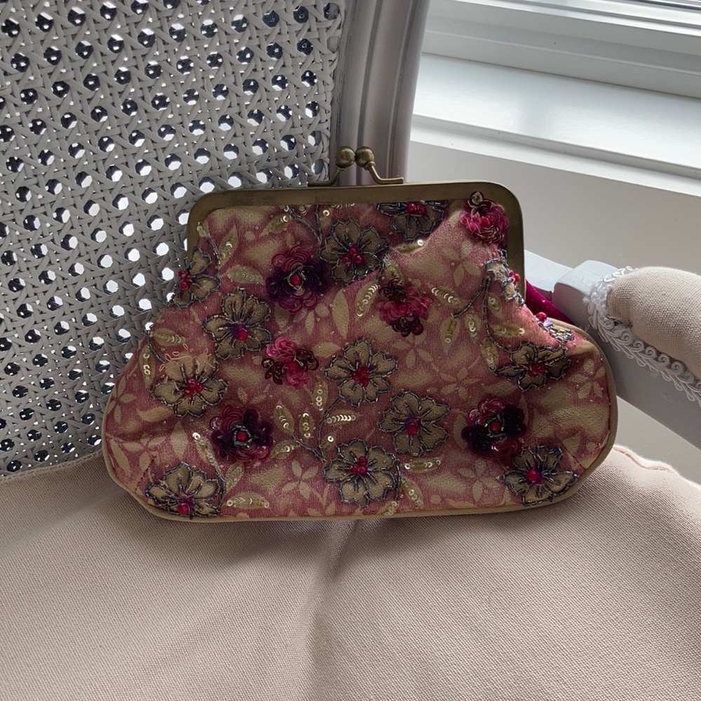 Small vintage clutch purse.